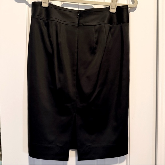 White House Black Market, Classic Satin Pencil Skirt, Size 0 - Picture 2 of 3